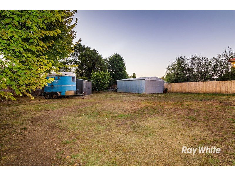 4 South Charles Court, Cranbourne VIC 3977