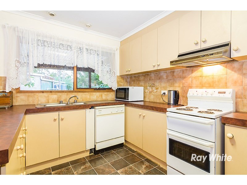 4 South Charles Court, Cranbourne VIC 3977