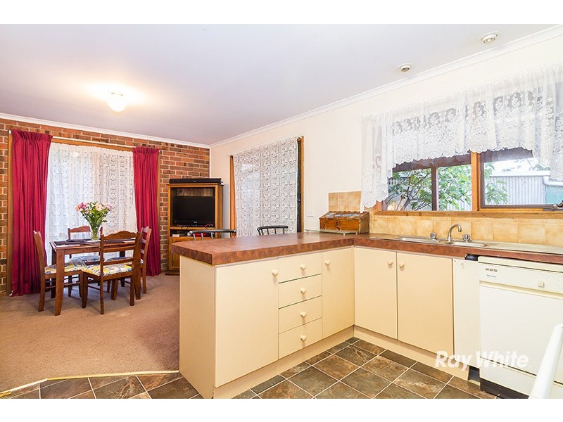 4 South Charles Court, Cranbourne VIC 3977