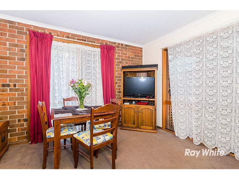 4 South Charles Court, Cranbourne VIC 3977