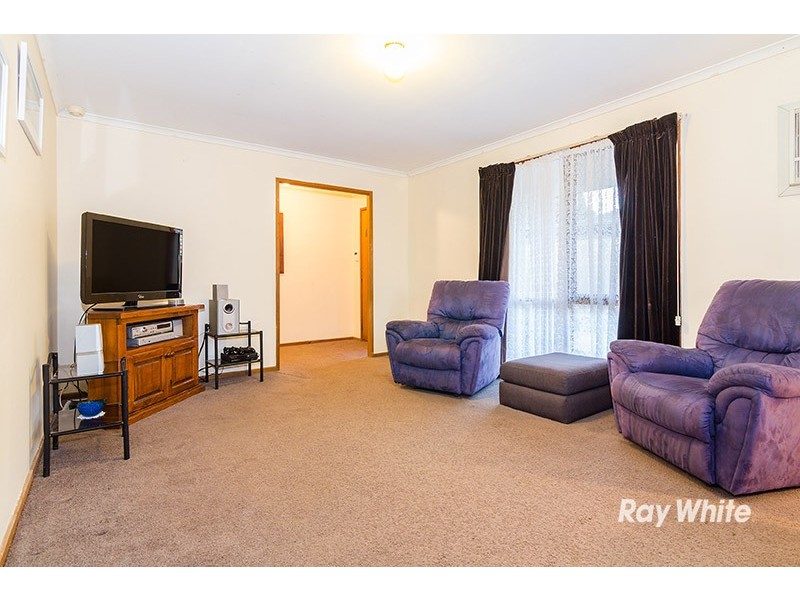 4 South Charles Court, Cranbourne VIC 3977
