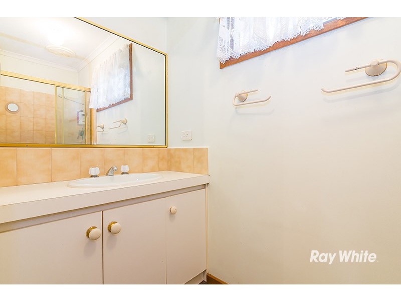 4 South Charles Court, Cranbourne VIC 3977