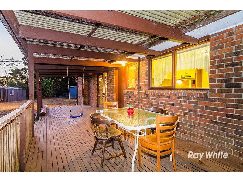 4 South Charles Court, Cranbourne VIC 3977
