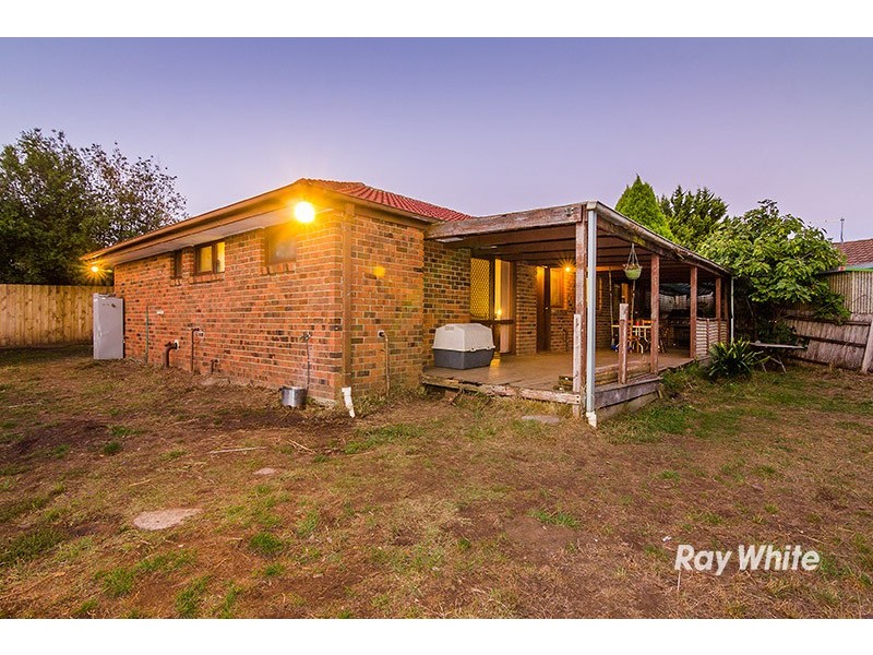 4 South Charles Court, Cranbourne VIC 3977