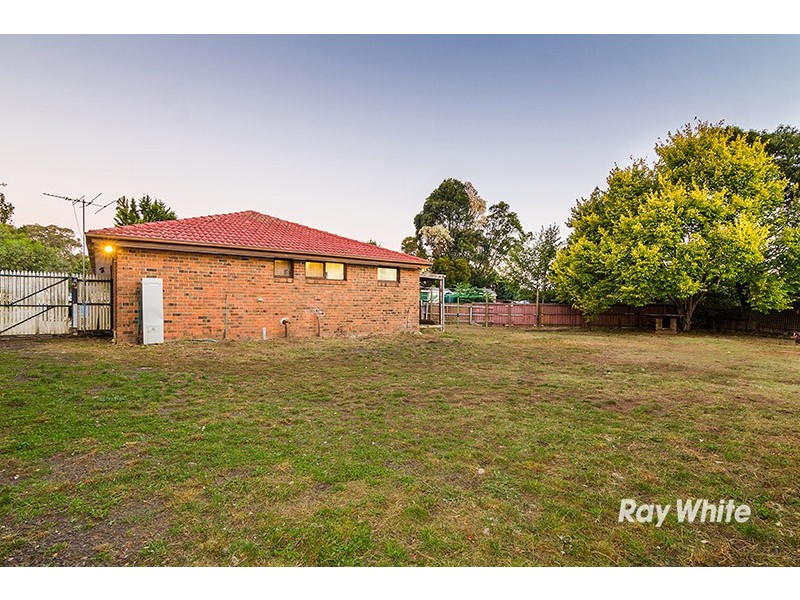 4 South Charles Court, Cranbourne VIC 3977