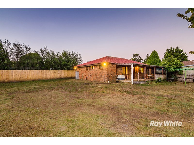 4 South Charles Court, Cranbourne VIC 3977