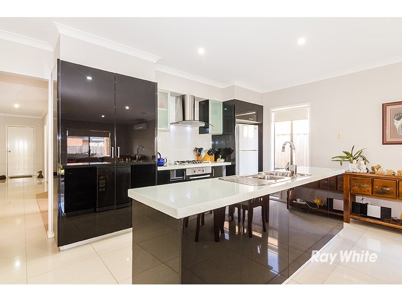 4 Sawgrass Way, Cranbourne West VIC 3977