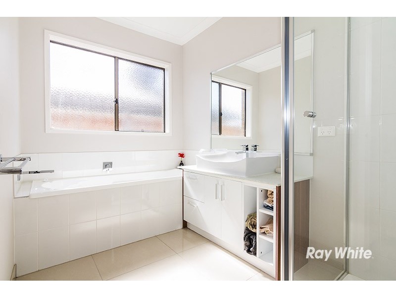 4 Sawgrass Way, Cranbourne West VIC 3977