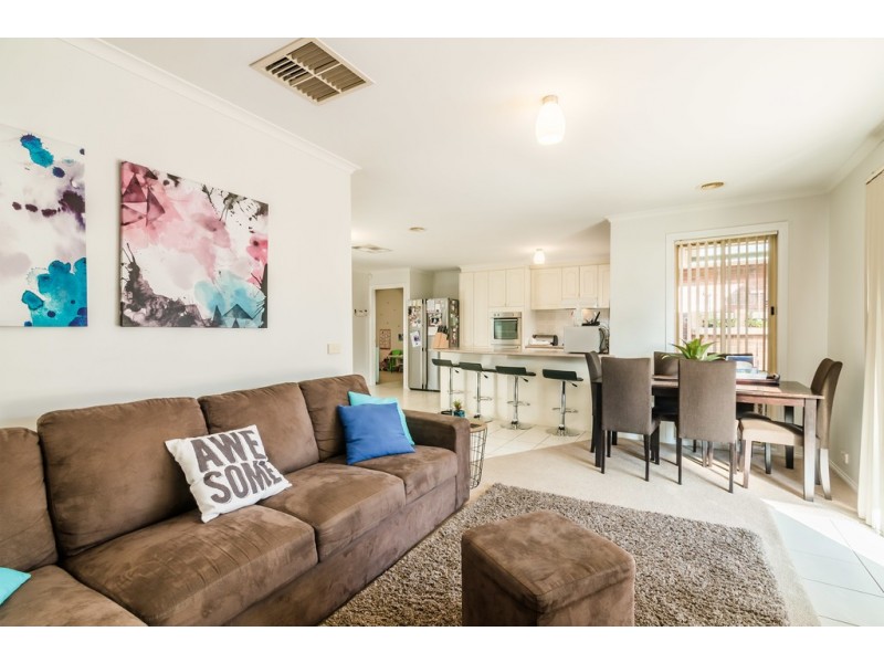 16 Forbes Avenue, Lynbrook VIC 3975