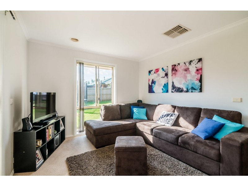 16 Forbes Avenue, Lynbrook VIC 3975