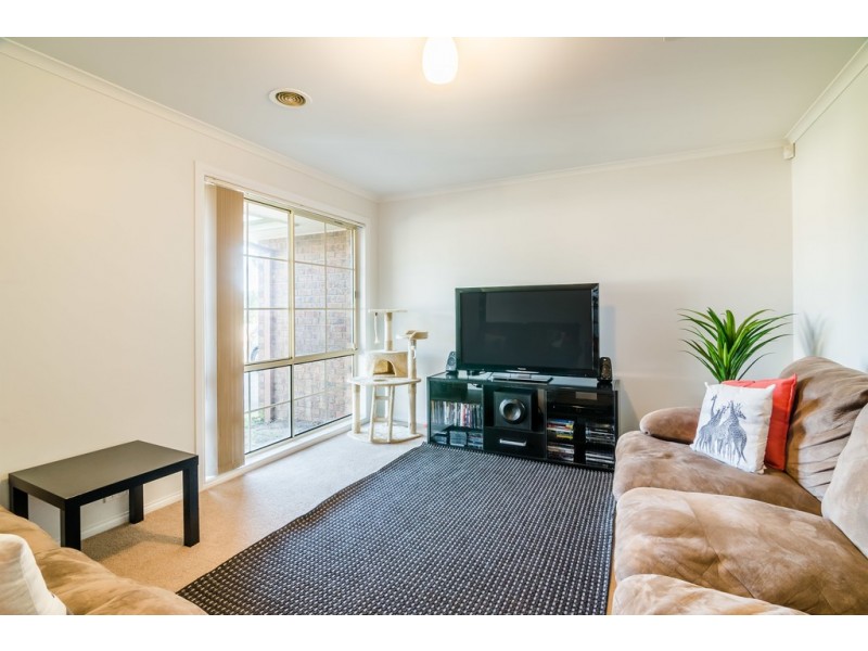 16 Forbes Avenue, Lynbrook VIC 3975