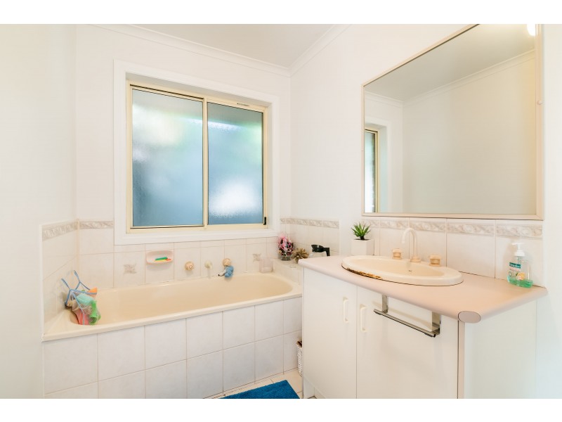 16 Forbes Avenue, Lynbrook VIC 3975