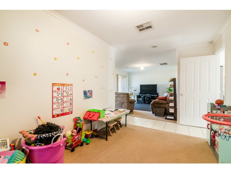 16 Forbes Avenue, Lynbrook VIC 3975