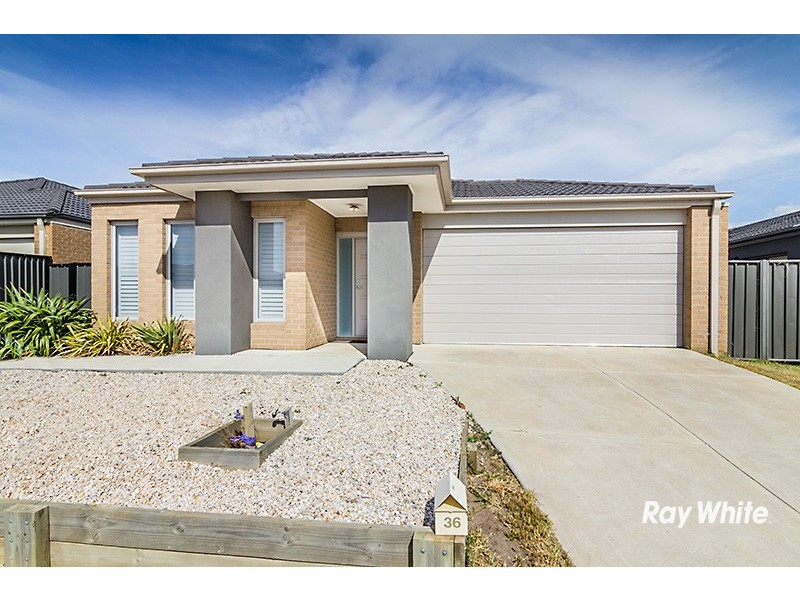36 Fleuve Rise, Clyde North VIC 3978