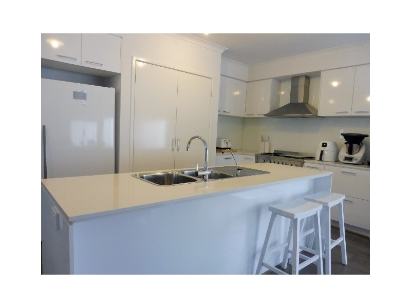 36 Fleuve Rise, Clyde North VIC 3978