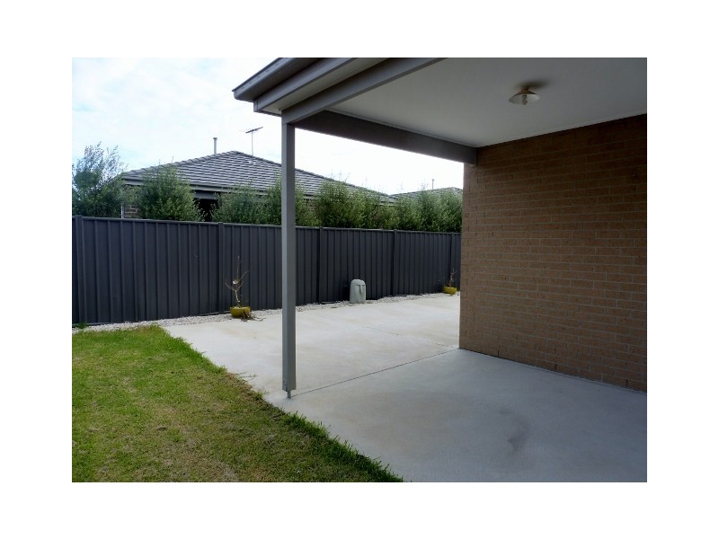 36 Fleuve Rise, Clyde North VIC 3978