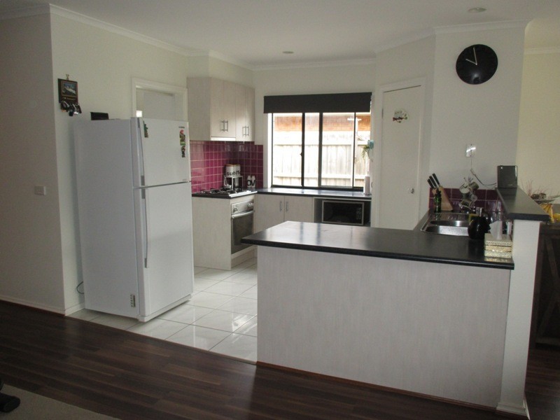 37 Taplan Crescent, Cranbourne West VIC 3977