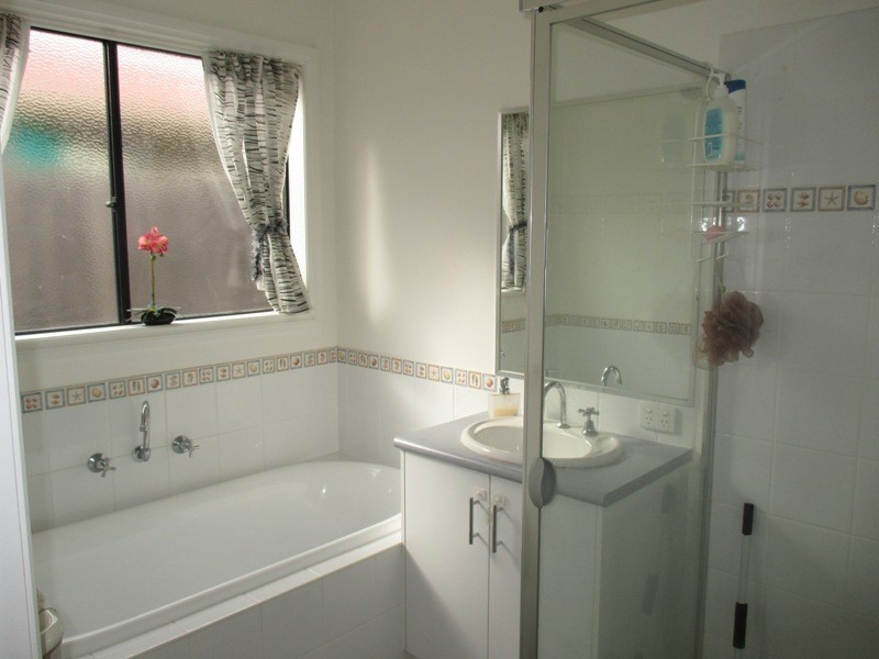 37 Taplan Crescent, Cranbourne West VIC 3977