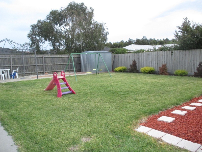 37 Taplan Crescent, Cranbourne West VIC 3977