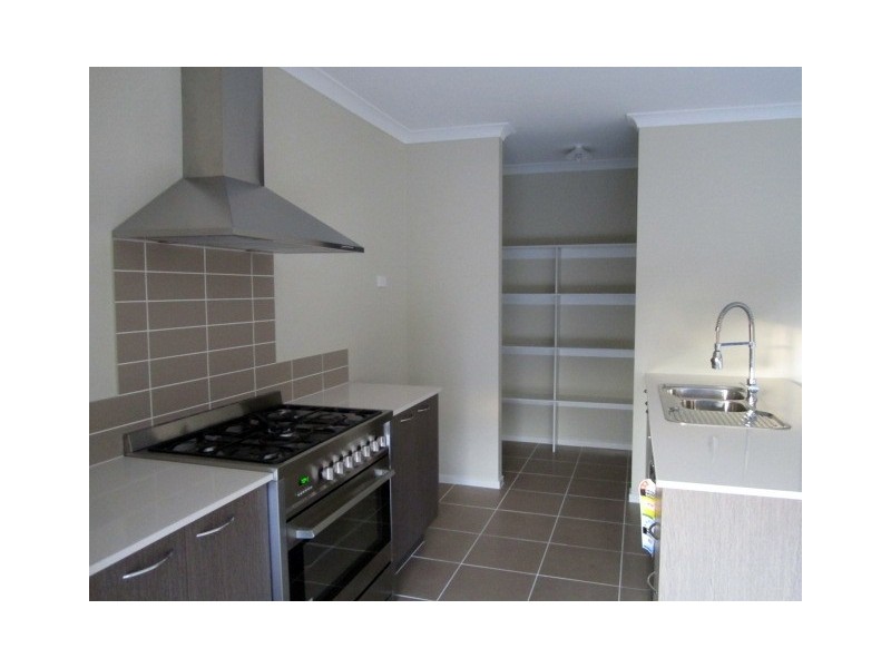 46 Selandra Boulevard, Clyde North VIC 3978