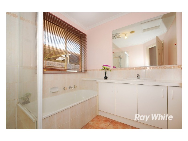 11 Mahogany Close, Hampton Park VIC 3976