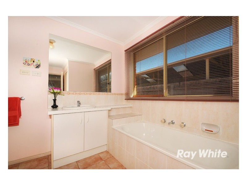 11 Mahogany Close, Hampton Park VIC 3976