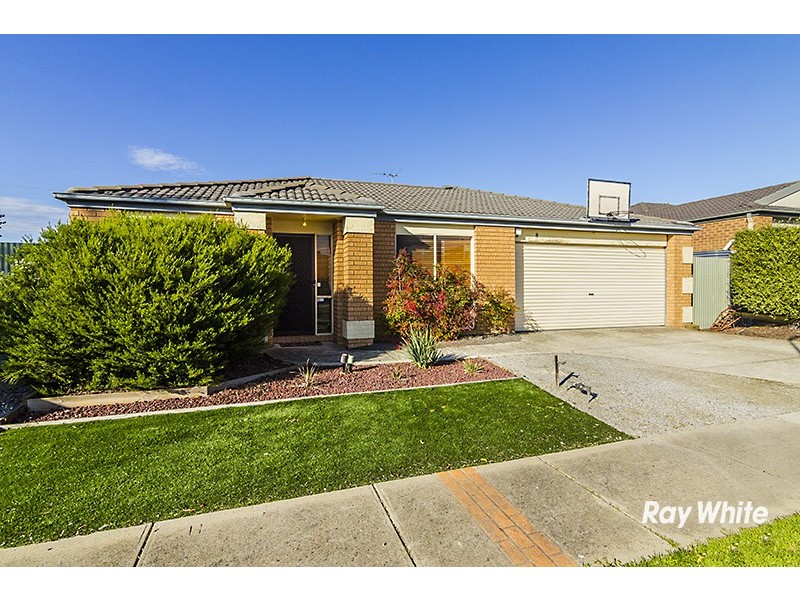 8 Geebung Road, Cranbourne West VIC 3977
