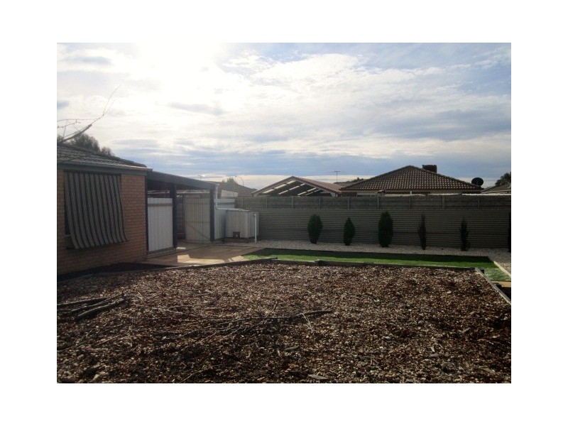 8 Geebung Road, Cranbourne West VIC 3977