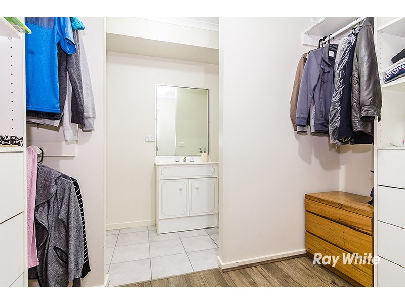 6 South Anderson Court, Cranbourne VIC 3977