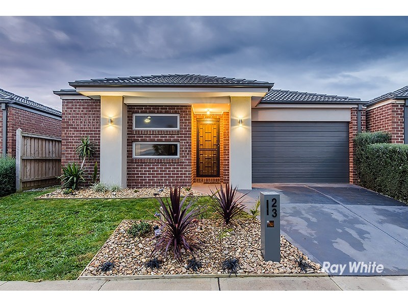 23 Paxford Drive, Cranbourne North VIC 3977