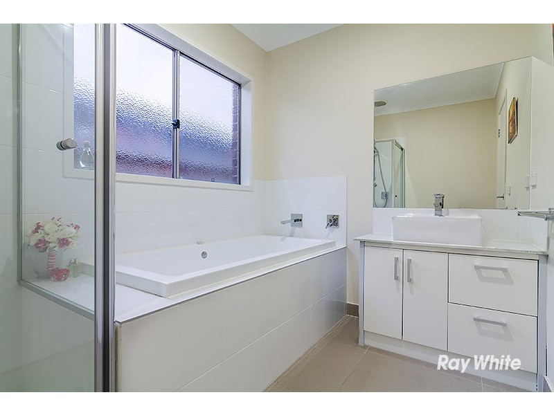 23 Paxford Drive, Cranbourne North VIC 3977