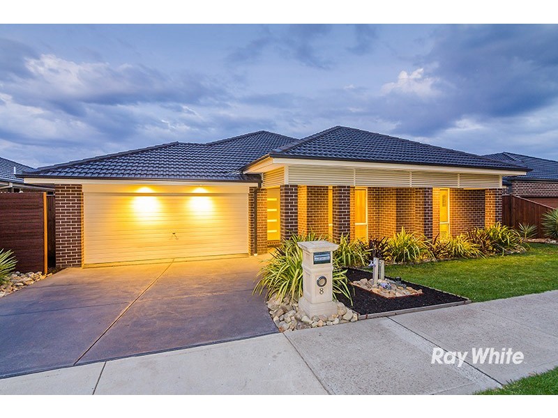 8 Ned Street, Cranbourne East VIC 3977