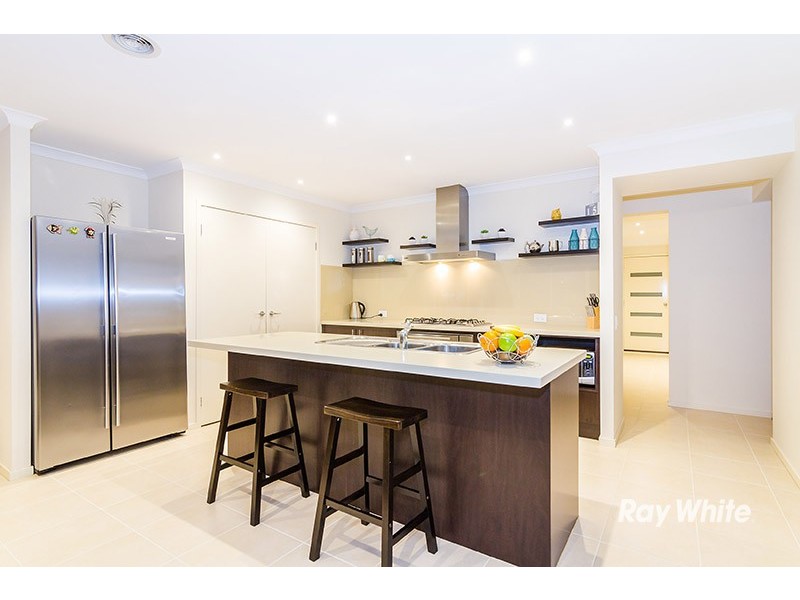 8 Ned Street, Cranbourne East VIC 3977