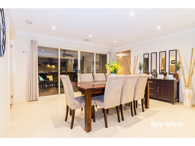 8 Ned Street, Cranbourne East VIC 3977