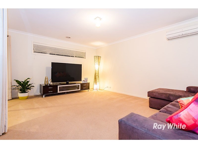 8 Ned Street, Cranbourne East VIC 3977