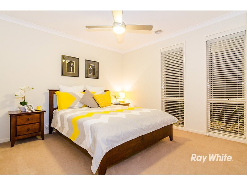 8 Ned Street, Cranbourne East VIC 3977