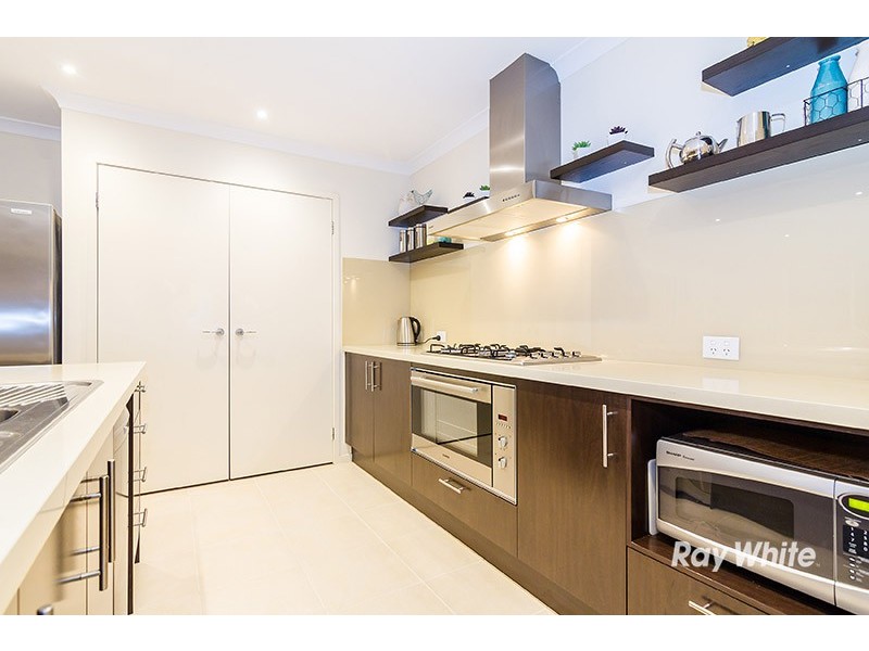 8 Ned Street, Cranbourne East VIC 3977