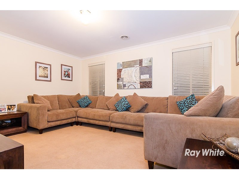 8 Ned Street, Cranbourne East VIC 3977