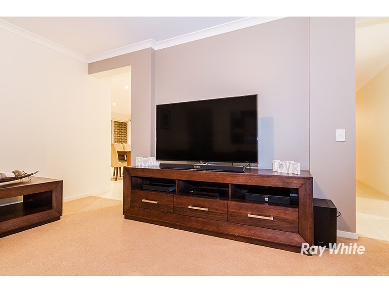8 Ned Street, Cranbourne East VIC 3977