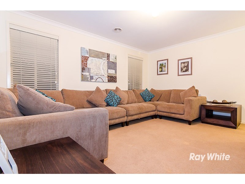 8 Ned Street, Cranbourne East VIC 3977