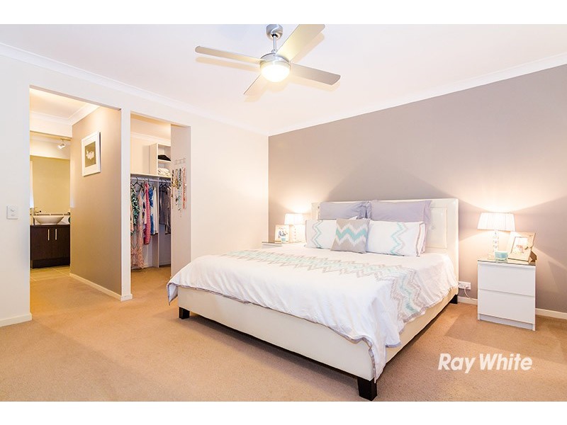 8 Ned Street, Cranbourne East VIC 3977