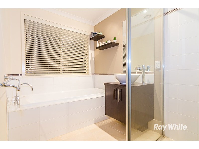 8 Ned Street, Cranbourne East VIC 3977