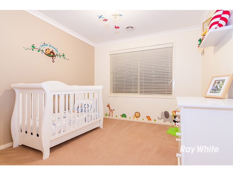 8 Ned Street, Cranbourne East VIC 3977