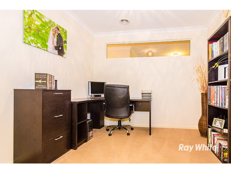 8 Ned Street, Cranbourne East VIC 3977