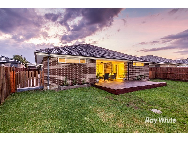 8 Ned Street, Cranbourne East VIC 3977