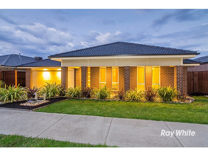 8 Ned Street, Cranbourne East VIC 3977