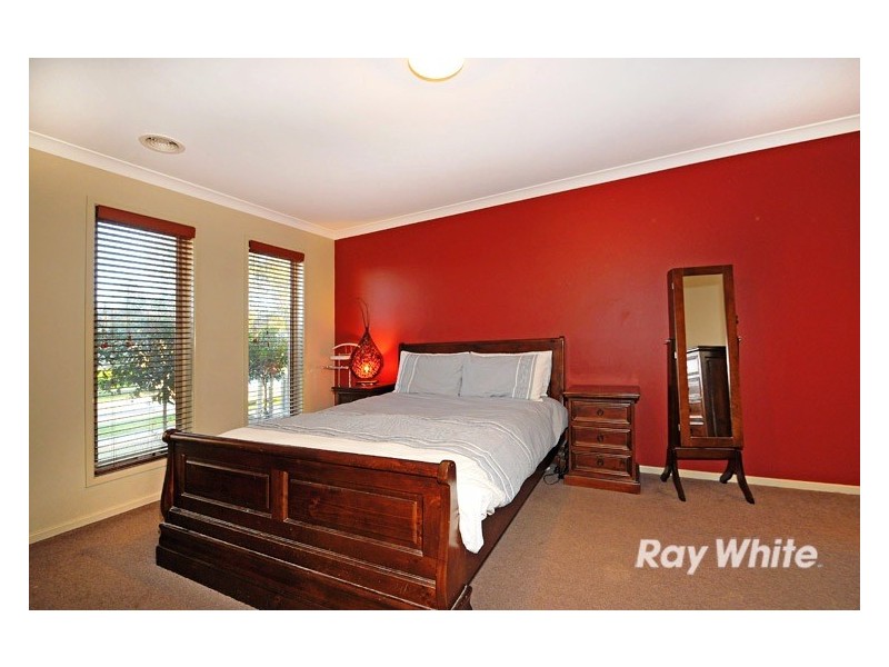 16 Bluemist Circuit, Lyndhurst VIC 3975