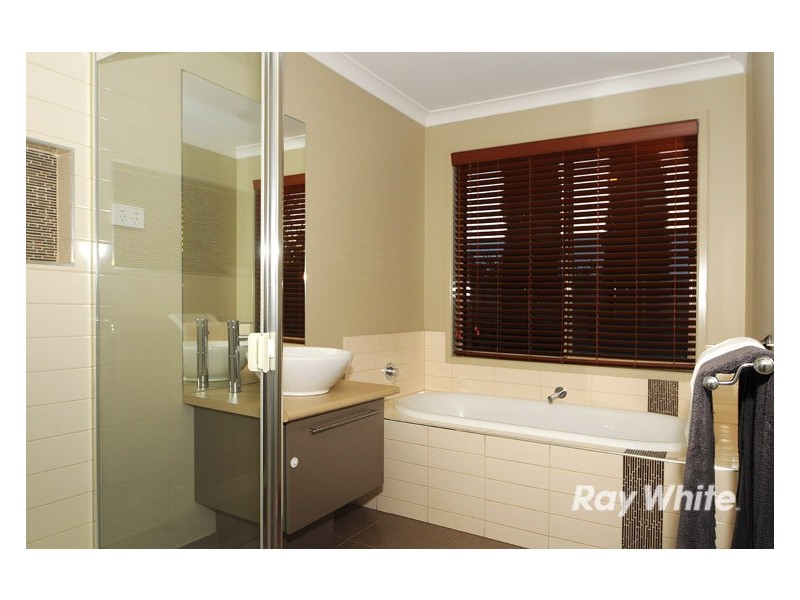 16 Bluemist Circuit, Lyndhurst VIC 3975