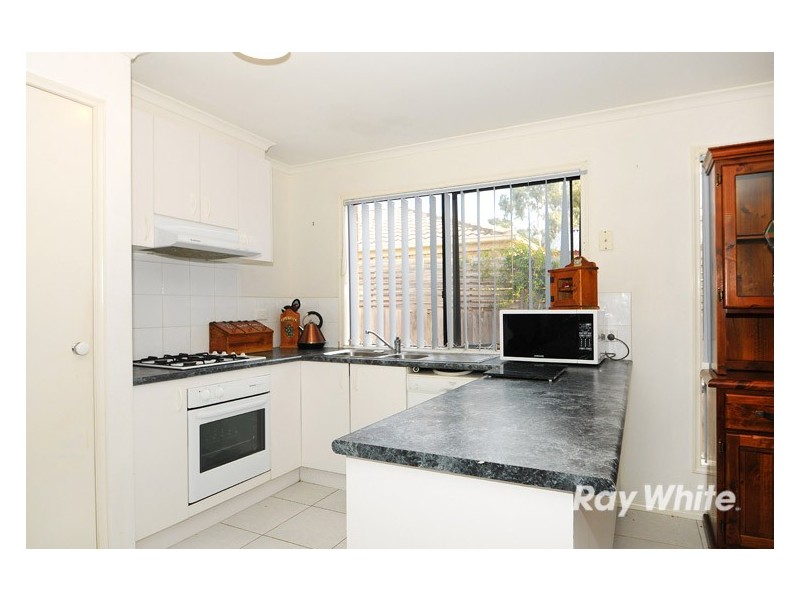 102 Scarborough Avenue, Cranbourne West VIC 3977