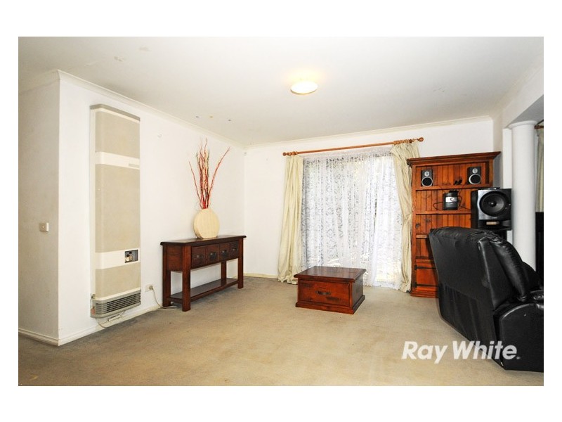 102 Scarborough Avenue, Cranbourne West VIC 3977